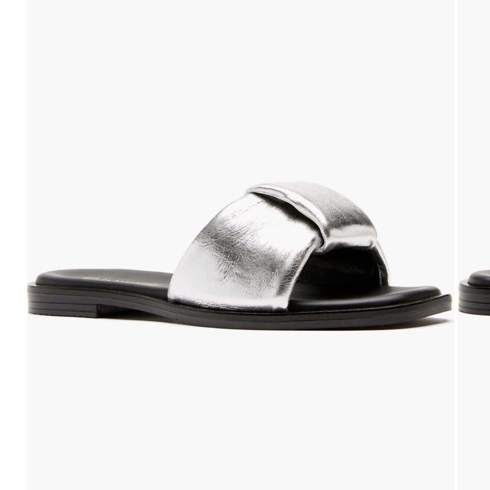 La Canadienne Farrah Silver Leather Slide Sandals Womens 6 Metallic - Picture 2 of 6